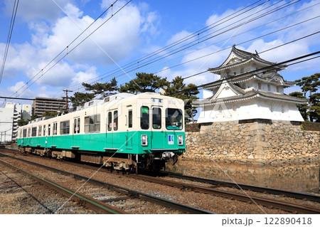 【ことでん】600形と高松城(長尾線:高松築港〜片原町) 【ことでん】600形と高松城(長尾線:高松築港〜片原町) 122890418