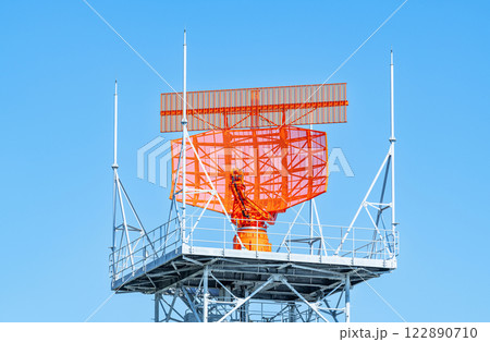 空港に設置されている空港監視レーダー 空港に設置されている空港監視レーダー 122890710