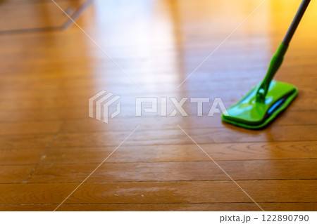 床のワックス塗布　リペア 122890790