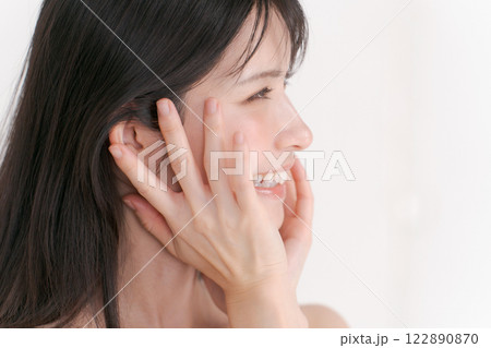 若い女性の美容イメージ 122890870