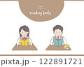 読書をする中高生 122891721