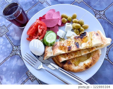 トルコ旅行でのおいしそうな朝食 122893104