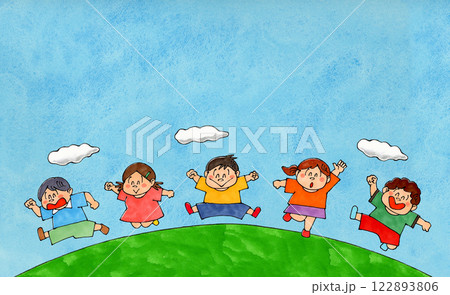 ジャンプする子供たち コピースペース(青空) ジャンプする子供たち コピースペース(青空) 122893806