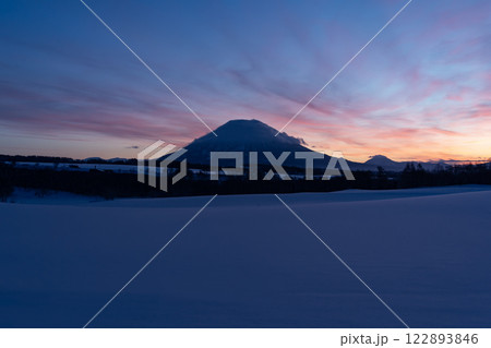 朝焼けの羊蹄山 朝焼けの羊蹄山 122893846