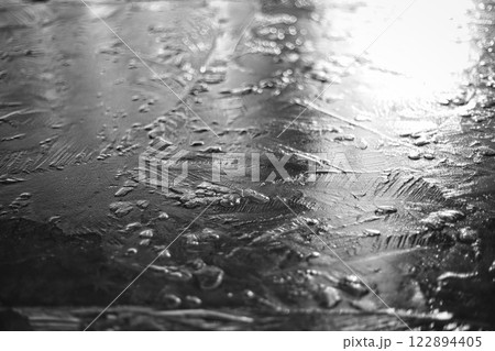 初氷が芸術的な市立美術館の朝 初氷が芸術的な市立美術館の朝 122894405