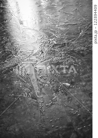 初氷が芸術的な市立美術館の朝 初氷が芸術的な市立美術館の朝 122894409