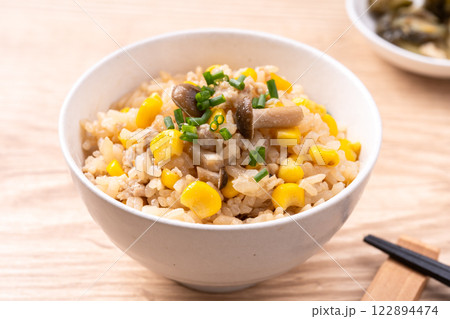 鶏そぼろ炊き込みご飯 122894474