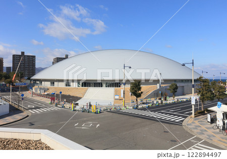 サンポート高松の「あなぶきアリーナ香川」(香川県立アリーナ) サンポート高松の「あなぶきアリーナ香川」(香川県立アリーナ) 122894497