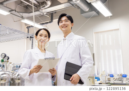 研究室 開発 実験室 臨床検査 バイオテクノロジー 新薬 研究室 開発 実験室 臨床検査 バイオテクノロジー 新薬 122895136