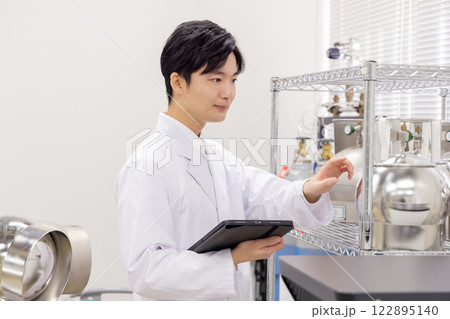 研究室 開発 実験室 臨床検査 バイオテクノロジー 新薬 研究室 開発 実験室 臨床検査 バイオテクノロジー 新薬 122895140