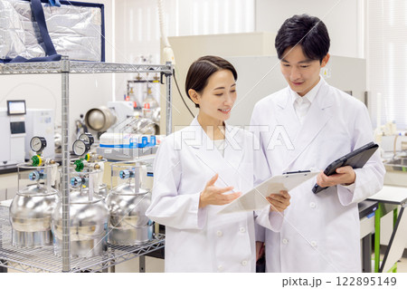 研究室 開発 実験室 臨床検査 バイオテクノロジー 新薬 研究室 開発 実験室 臨床検査 バイオテクノロジー 新薬 122895149