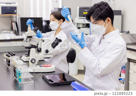 研究室 開発 実験室 臨床検査 バイオテクノロジー 新薬 研究室 開発 実験室 臨床検査 バイオテクノロジー 新薬 122895223