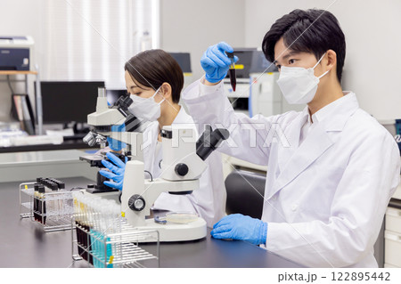 研究室 開発 実験室 臨床検査 バイオテクノロジー 新薬 研究室 開発 実験室 臨床検査 バイオテクノロジー 新薬 122895442