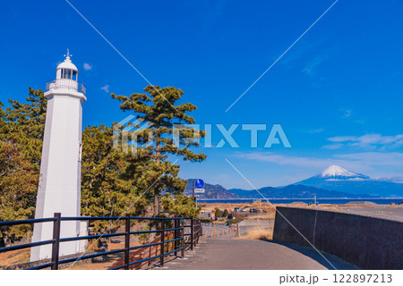 【静岡県】三保松原・清水灯台と富士山 【静岡県】三保松原・清水灯台と富士山 122897213