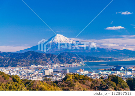 【静岡県】日本平から眺める清水の街並みと富士山 122897512