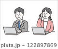 パソコンを操作するビジネスパーソン 122897869