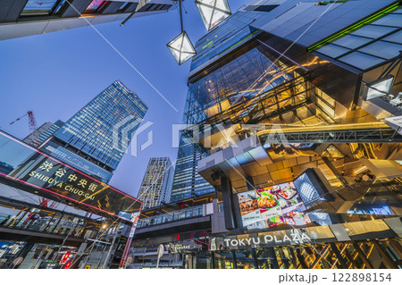 渋谷駅南口・渋谷中央街の都市夜景【東京都・渋谷区】 122898154
