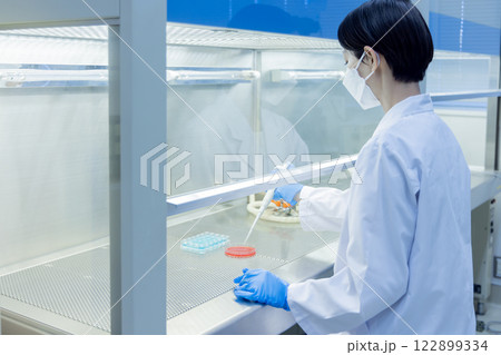 研究室 開発 実験室 臨床検査 バイオテクノロジー 新薬 研究室 開発 実験室 臨床検査 バイオテクノロジー 新薬 122899334