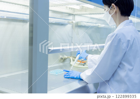 研究室 開発 実験室 臨床検査 バイオテクノロジー 新薬 研究室 開発 実験室 臨床検査 バイオテクノロジー 新薬 122899335