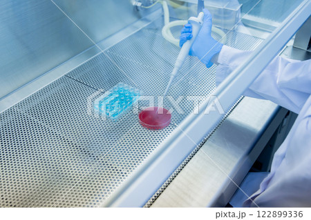 研究室 開発 実験室 臨床検査 バイオテクノロジー 新薬 研究室 開発 実験室 臨床検査 バイオテクノロジー 新薬 122899336