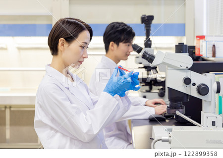 研究室 開発 実験室 臨床検査 バイオテクノロジー 新薬 研究室 開発 実験室 臨床検査 バイオテクノロジー 新薬 122899358