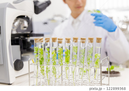 研究室　開発　実験室　臨床検査　バイオテクノロジー　新薬 122899368