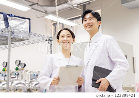 研究室 開発 実験室 臨床検査 バイオテクノロジー 新薬 研究室 開発 実験室 臨床検査 バイオテクノロジー 新薬 122899421