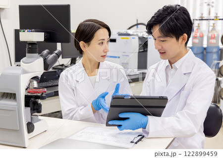 研究室 開発 実験室 臨床検査 バイオテクノロジー 新薬 研究室 開発 実験室 臨床検査 バイオテクノロジー 新薬 122899459
