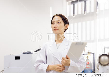 研究室　開発　実験室　臨床検査　バイオテクノロジー　新薬 122899502