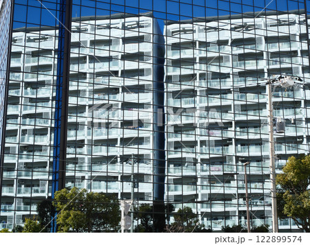 ビルのガラスに映えるマンション|潮見 ビルのガラスに映えるマンション|潮見 122899574