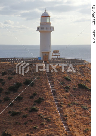 五島列島福江島の大瀬崎灯台（長崎県五島市） 122900488