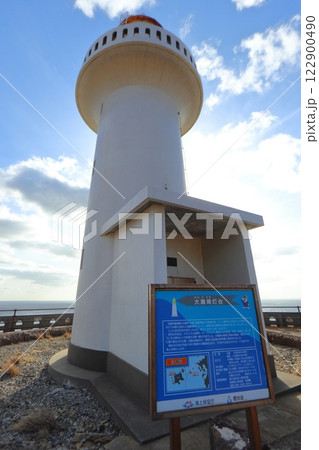 五島列島福江島の大瀬崎灯台（長崎県五島市） 122900490