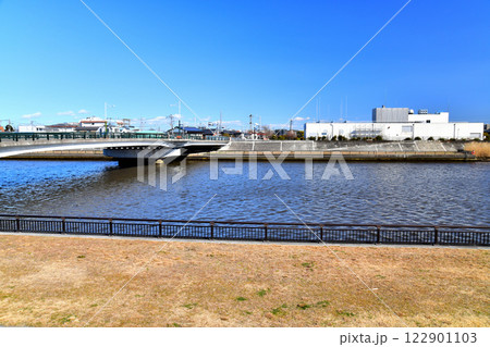 三和橋/新中川(左岸)周辺を望む(東京都葛飾区)【2025.1】 三和橋/新中川(左岸)周辺を望む(東京都葛飾区)【2025.1】 122901103