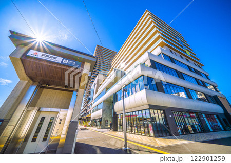 日本の横浜都市景観 東急新横浜線 新綱島駅エレベーターなどを望む。新時代に希望の光=9日 日本の横浜都市景観 東急新横浜線 新綱島駅エレベーターなどを望む。新時代に希望の光=9日 122901259