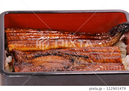 うな重 鰻の蒲焼 重箱 食事 明るい背景 うな重 鰻の蒲焼 重箱 食事 明るい背景 122901479