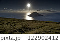 八丈島の絶景　海と夕日 122902412