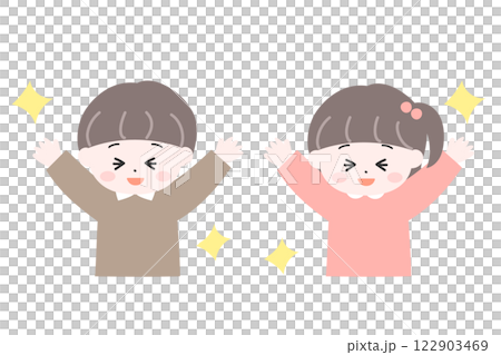 日本小男孩和小女孩舉起雙手慶祝 122903469