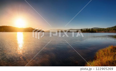 【美しい風景】湖に映る山 122905269