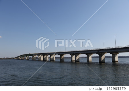 豊橋市と田原市を結ぶ三河港大橋 122905379