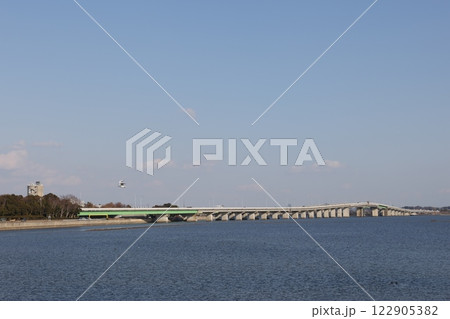 豊橋市と田原市を結ぶ三河港大橋 122905382