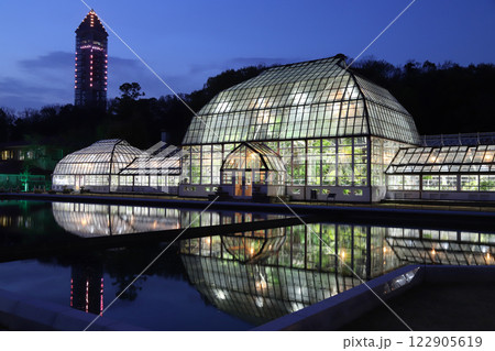 東山動植物園　国重要文化財の温室前館 122905619