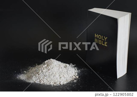 funeral, holy bible and an ashes 122905802