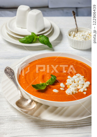roast tomato soup in a bowl, top view roast tomato soup in a bowl, top view 122906439