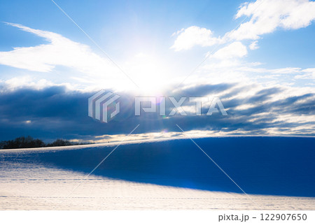 雪原に沈む太陽 雪原に沈む太陽 122907650