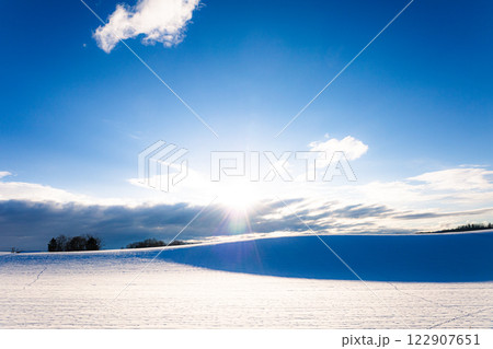 雪原に沈む太陽 雪原に沈む太陽 122907651