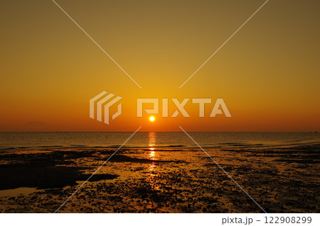 有明海の静寂なる夜明け 有明海の静寂なる夜明け 122908299
