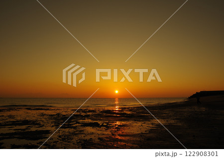 有明海の静寂なる夜明け 122908301