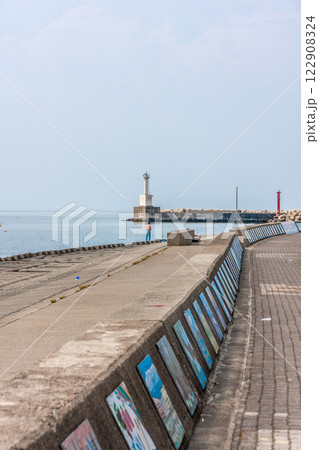 （とやまビューポイント）富山県　魚津市　海岸の風景　7月 122908324