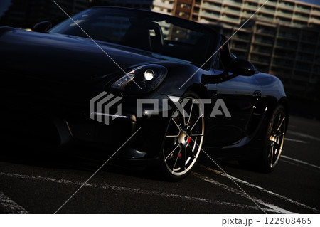 艶々の黒いスポーツカー 艶々の黒いスポーツカー 122908465