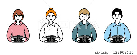 写真を撮るためにカメラを持っている男女のイラストセット 写真を撮るためにカメラを持っている男女のイラストセット 122908510